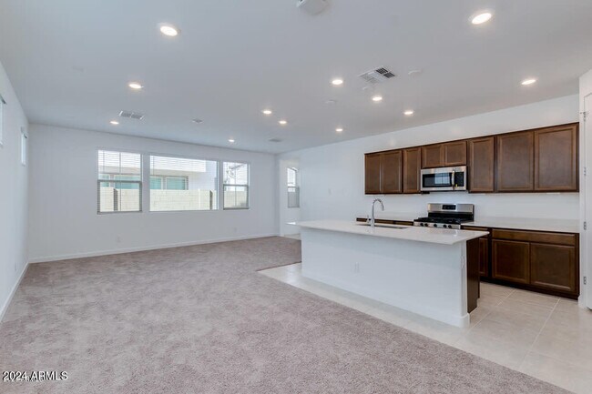 Building Photo - 1168 E Sabino Dr