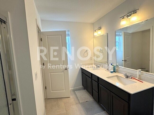 Building Photo - PRIME 3BD/2.5BA TOWNHOUSE IN MAPLE GROVE