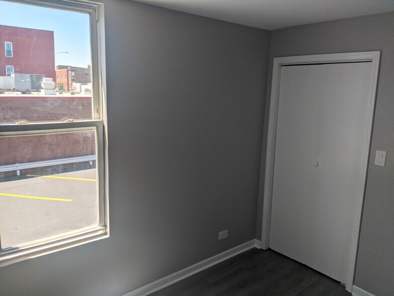 Building Photo - 471 W 26th St
