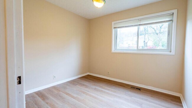 Building Photo - 801 Biddle St