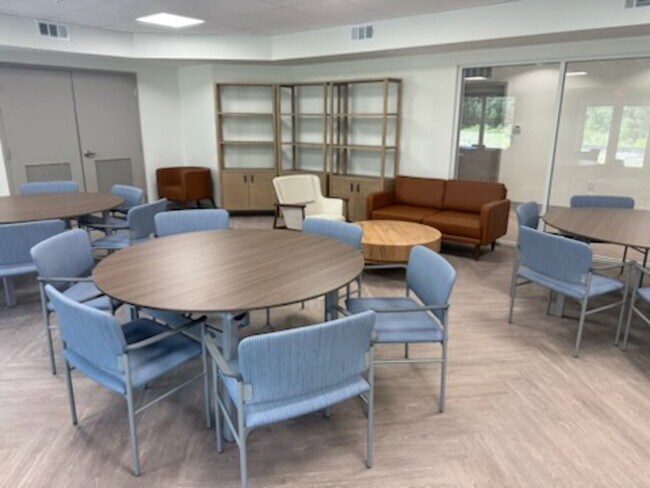 Building Photo - Beacon Landing - Brand New! 2bd, 2ba, private extra large screened porch and elevator!