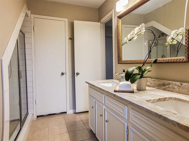 Building Photo - 28903 Twisted Oak Dr