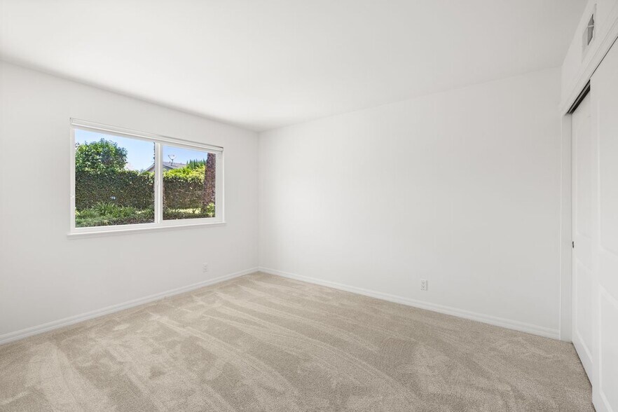 Building Photo - 41 Oakleaf Ave