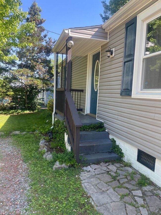 Building Photo - Knoxville 37920 - Adorable 2 bedroom 1 bath home in the Heart of South Knoxville-Pet Friendly - C...