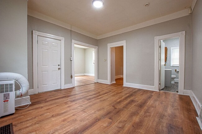 Building Photo - 2 Bedroom / 1 Bath House