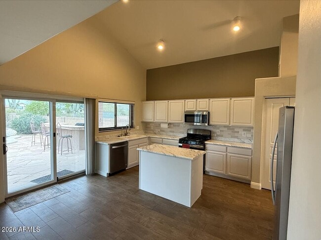 Building Photo - 10429 E Hillery Dr