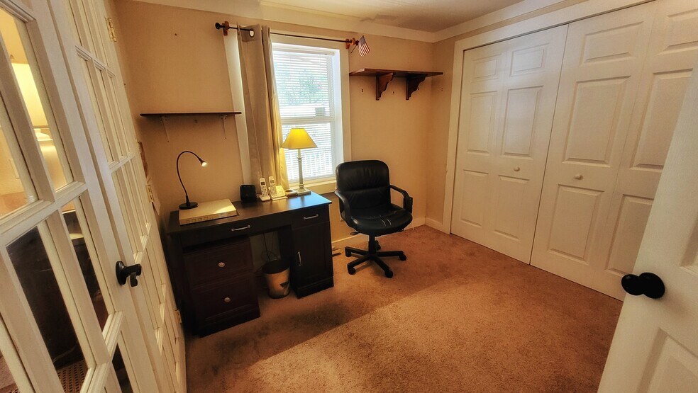 Building Photo - 523 Leaf Cir