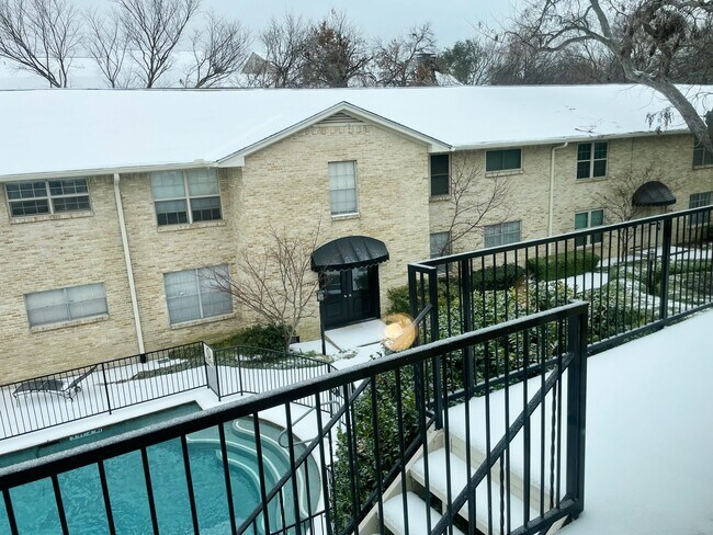 Building Photo - 7718 Royal Ln