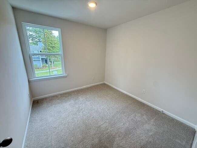 Building Photo - 463 Martins Creek Blvd