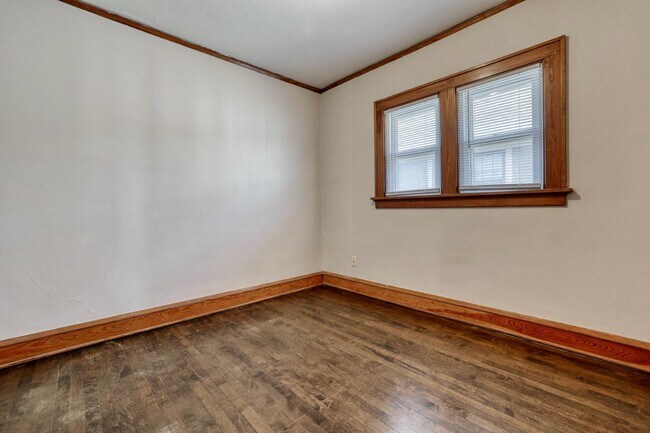 Building Photo - 5113 W Wisconsin Ave