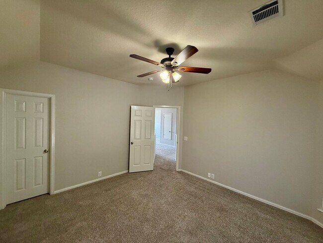 Building Photo - 5 bedroom, 3 bathroom home off TPC Parkway!