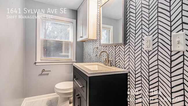 Building Photo - 1641 Sylvan Ave SE