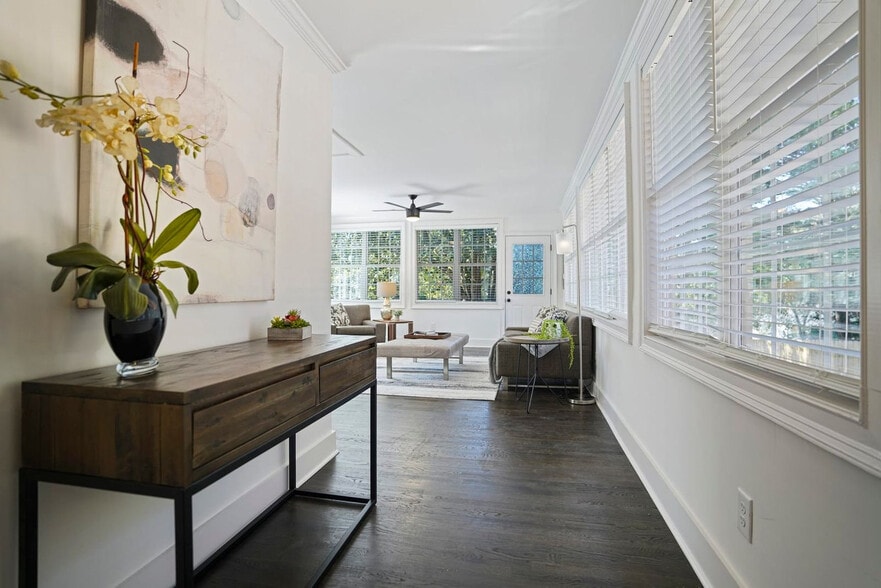 Building Photo - 975 Shadowridge Dr SE