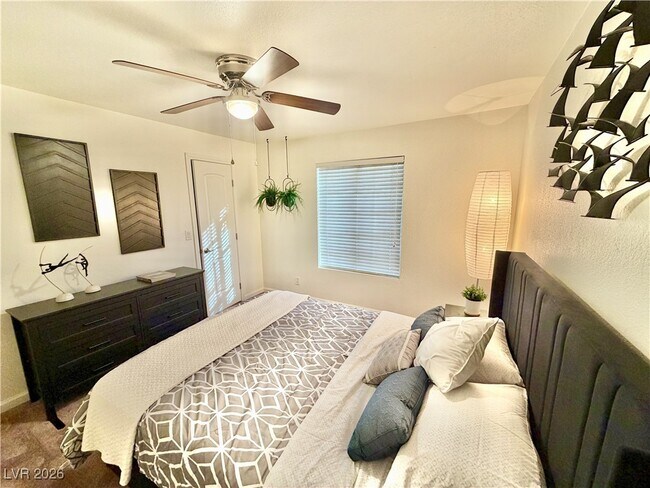 Building Photo - 2200 S Fort Apache Rd