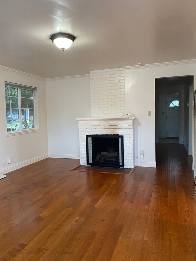 Building Photo - Two bedroom one bath home walking distance to beach and Naval Postgraduate School