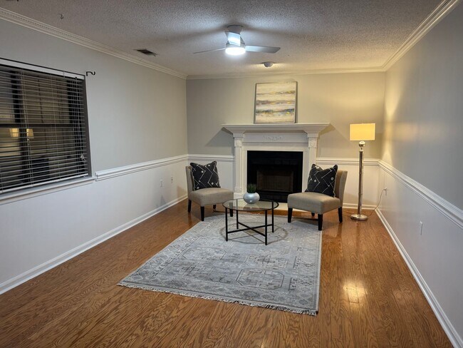 Building Photo - 2 bedroom Townhouse