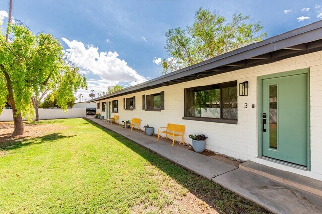 Building Photo - 6622 E Avalon Dr