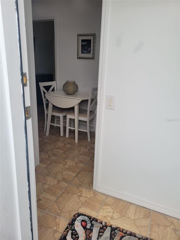 Building Photo - 531 Lakeview Ct