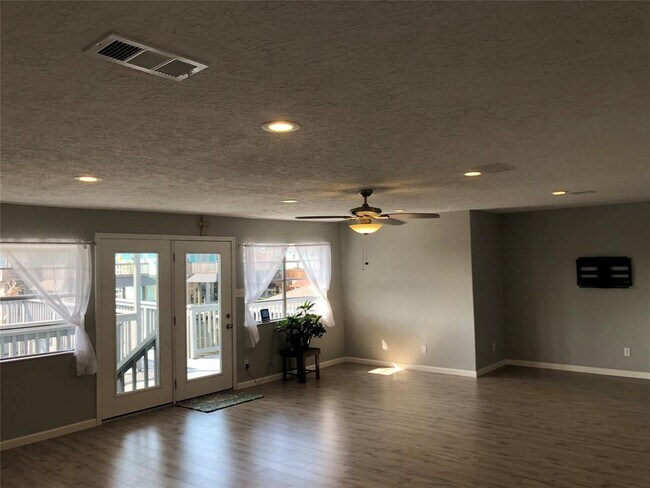 Building Photo - 1099 Redfish St