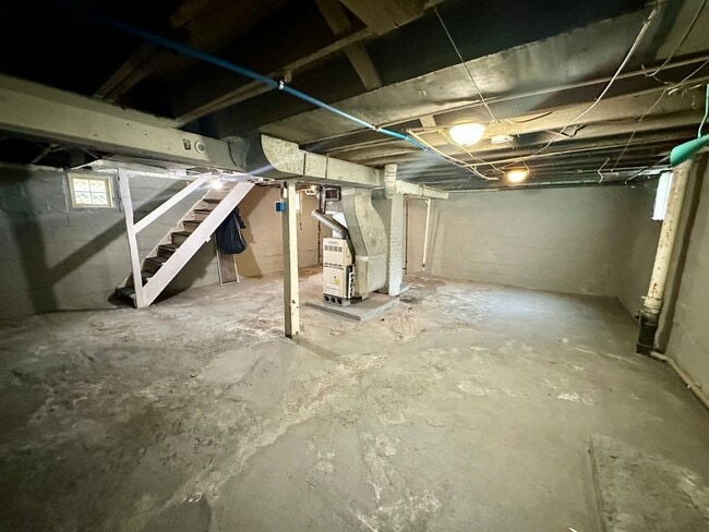 Building Photo - 102 Ivy St