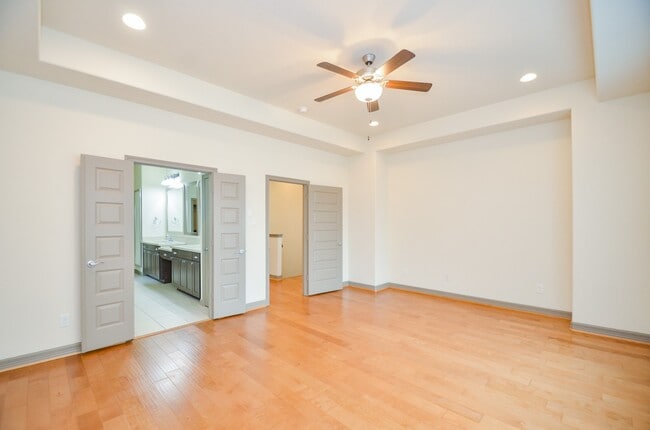 Building Photo - 5943 Kansas St