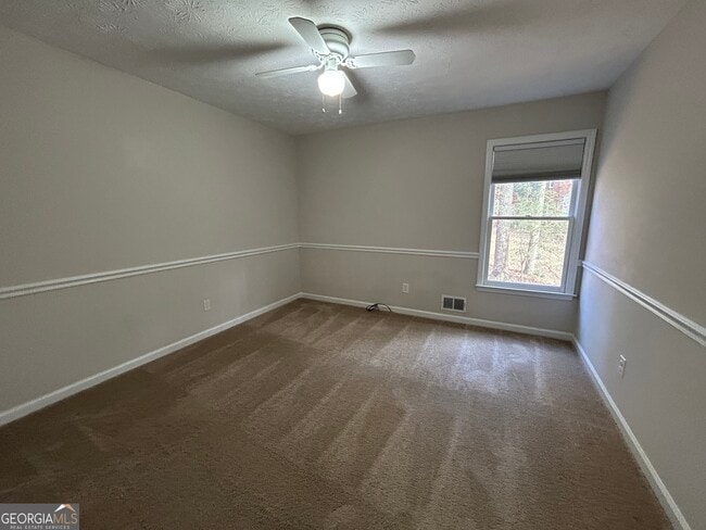 Building Photo - 240 White Pines Dr