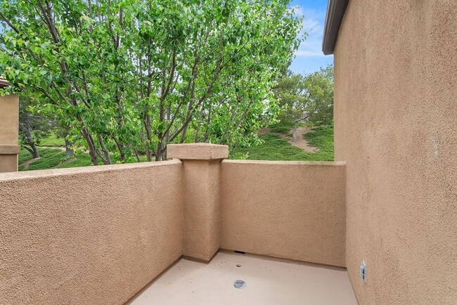 Building Photo - Furnished Bear Brand condo with Walkabilit...