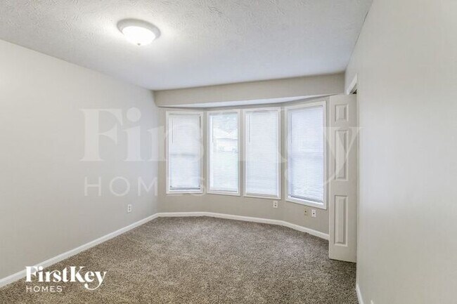 Building Photo - 634 Woodsong Ln