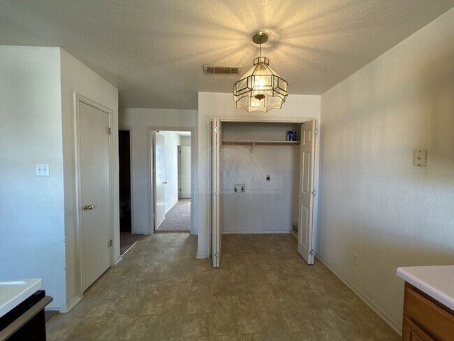 Building Photo - 1702 Benttree Dr