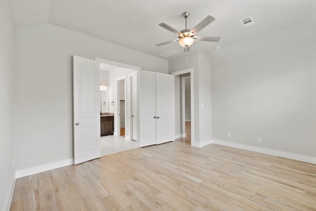 Building Photo - 10719 River Walk Dr