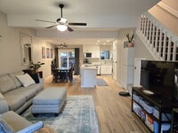 Building Photo - Spacious 2-Bed, 3-Bath Condo Retreat in Ar...