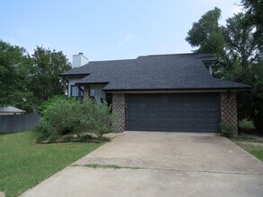 Building Photo - Welcome home to this beautifully maintained two-story residence that blends comfort, style, and e...
