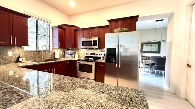 Building Photo - 2422 Venetian Way