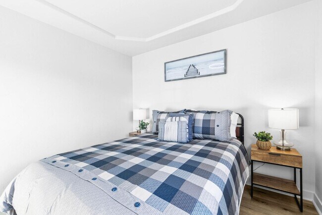 Building Photo - 765 Elkwood Ave