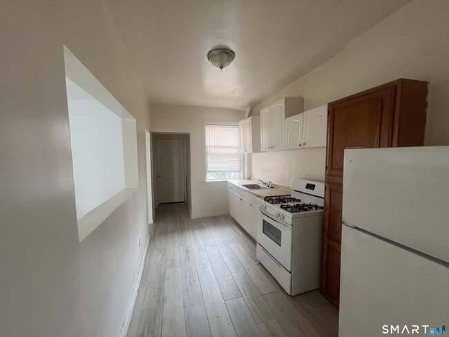 Building Photo - 270 East Ave