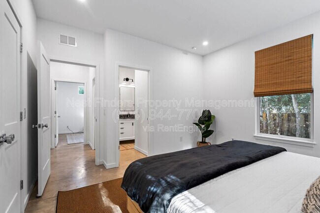 Building Photo - 581 Hazel St