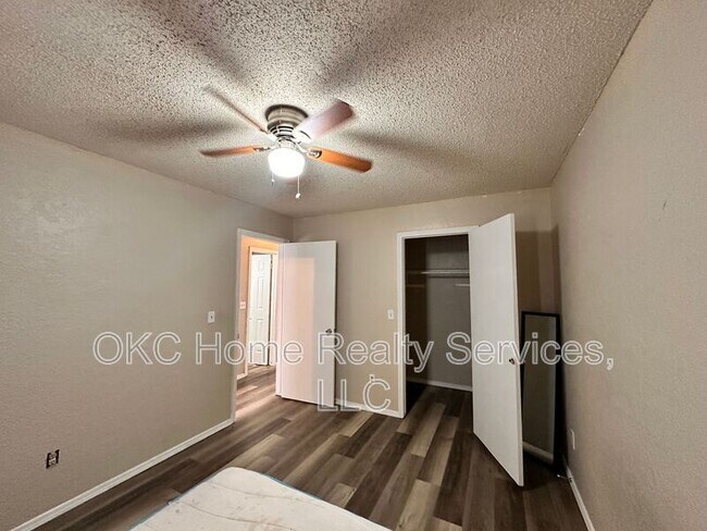 Building Photo - 109 SE 42nd St