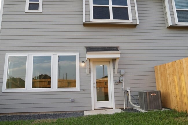 Building Photo - 27943 Western Crk Ct