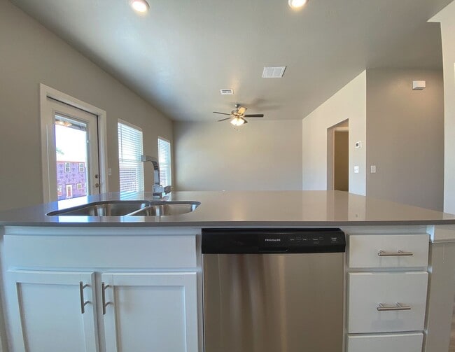 Townhome in Deer Creek Schools! 7904 NW 134th St Oklahoma City OK