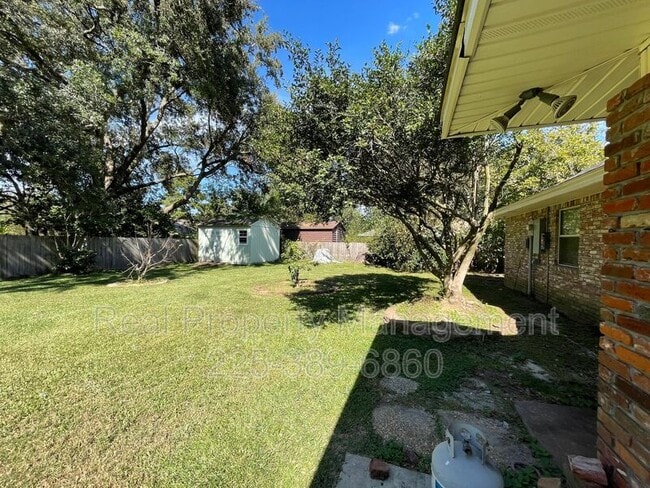 Building Photo - 5293 Chenango Dr