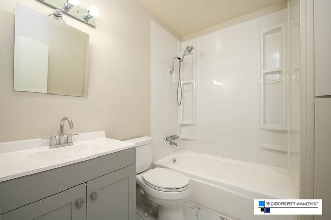 Building Photo - Newly remodeled Benicia 1st Street condo