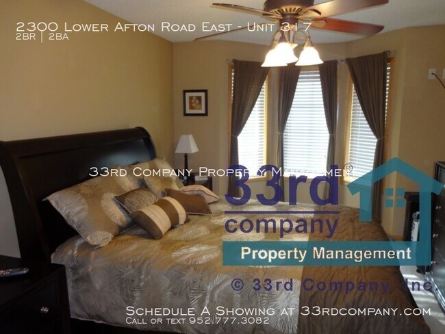 Building Photo - Welcome to this beautiful end unit town ho...