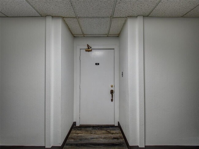 Building Photo - 3075 Walnut Bend Ln