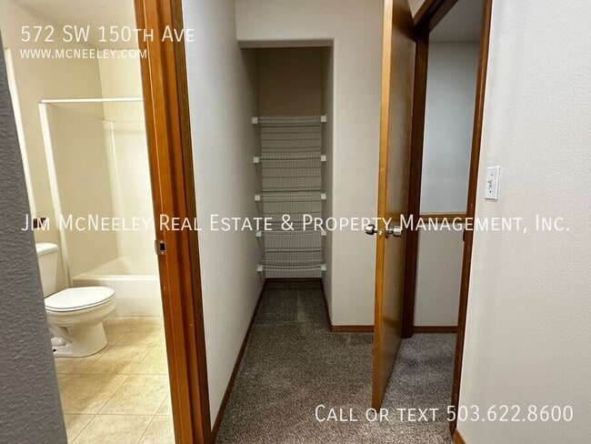 Building Photo - 572 SW 150th Ave
