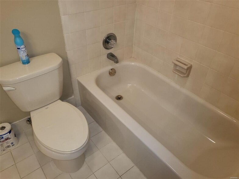 Building Photo - 1516 Charleton Dr