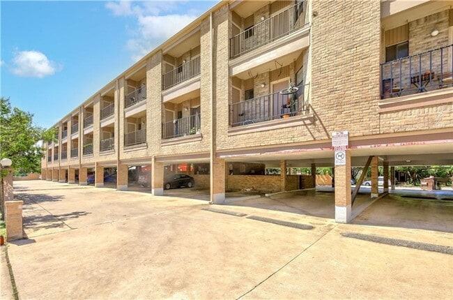 Building Photo - Furnished 1x1 North Campus Apartment on Guad