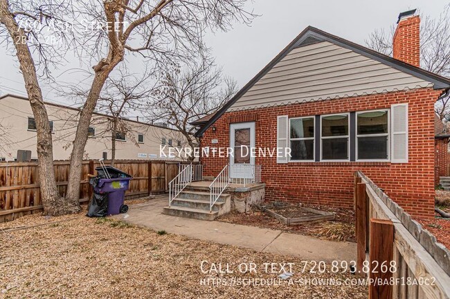 Building Photo - Renovated 2 Bed 2 Bath Duplex with Finishe...