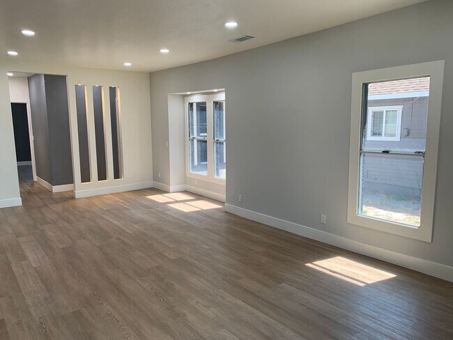 Building Photo - Beautifully Remodeled  4 Bedroom Home In A Desirable Location In Turlock!!