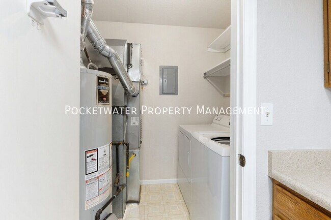 Building Photo - 6225 Willow Ln