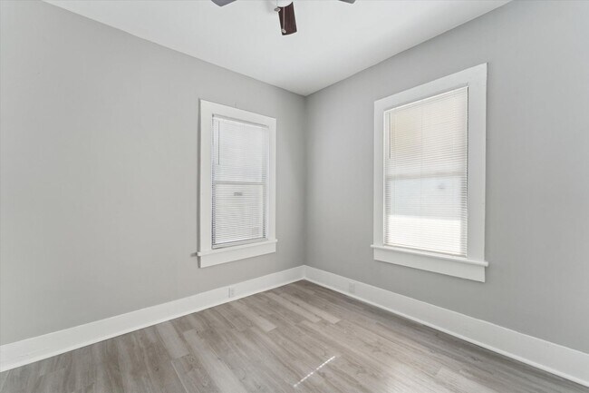 Building Photo - 1020 W 37th St